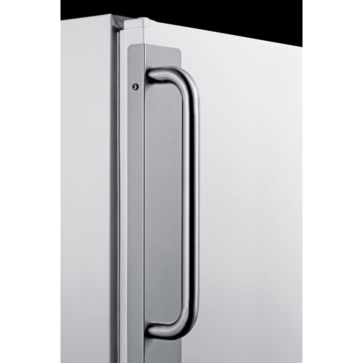 Summit - Commercial 5.5 cu.ft. beverage zone all-refrigerator with stainless steel handle - FF6W7BZADA Summit - Commercial 5.5 cu.ft. beverage zone all-refrigerator with stainless steel handle - FF6W7BZADA
