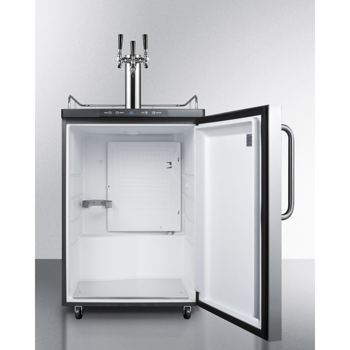 Summit - Freestanding residential beer dispenser, auto defrost with triple tap kit, digital thermostat and stainless steel door - SBC635MSSTBTRIPLE Summit - Freestanding residential beer dispenser, auto defrost with triple tap kit, digital thermostat and stainless steel door - SBC635MSSTBTRIPLE