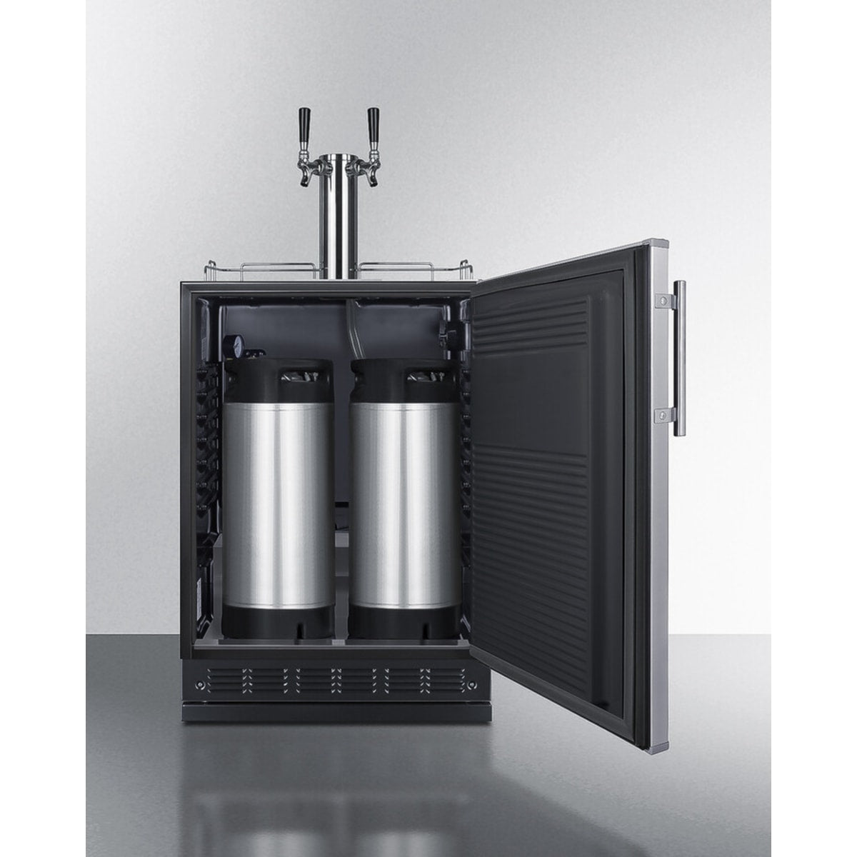 Summit - Commercial dual tap cold brew kegerator designed for built-in applications - SBC7BRSCF2 Summit - Commercial dual tap cold brew kegerator designed for built-in applications - SBC7BRSCF2