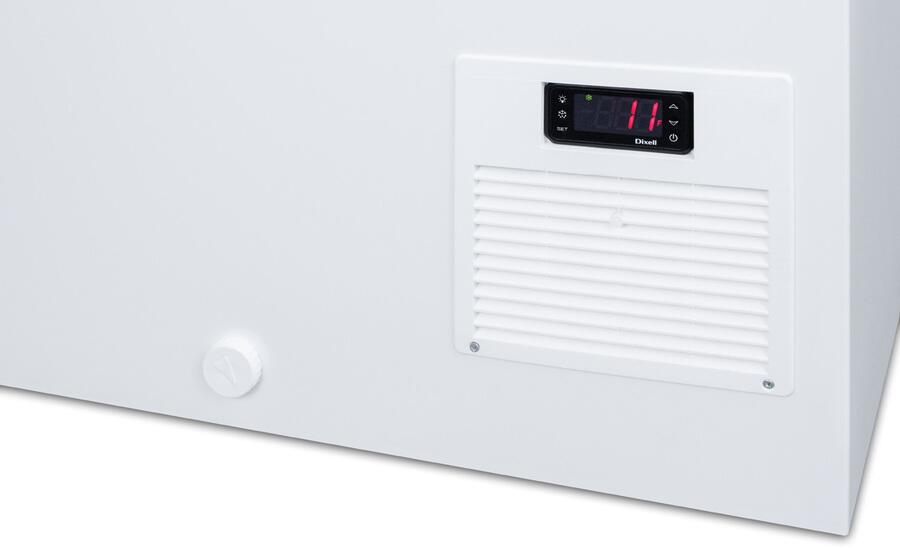Summit Commercial - 71" 21.3 Cu.Ft. White Chest Freezer Summit Commercial - 71" 21.3 Cu.Ft. White Chest Freezer