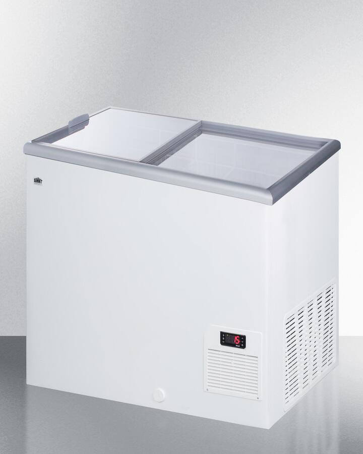 Summit Commercial - 30" 7.2 Cu.Ft. White Chest Freezer with Lock Summit Commercial - 30" 7.2 Cu.Ft. White Chest Freezer with Lock