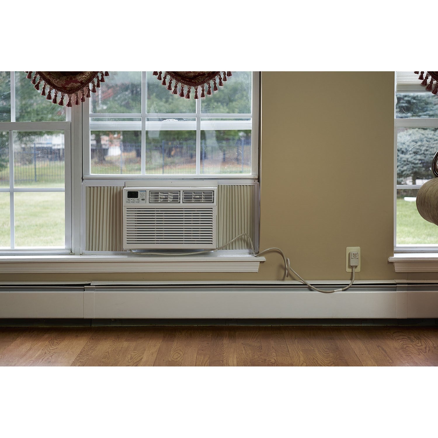 Emerson Quiet - 8000 BTU Window Air Conditioner with Electronic Controls | EARC8RE1 Emerson Quiet - 8000 BTU Window Air Conditioner with Electronic Controls | EARC8RE1