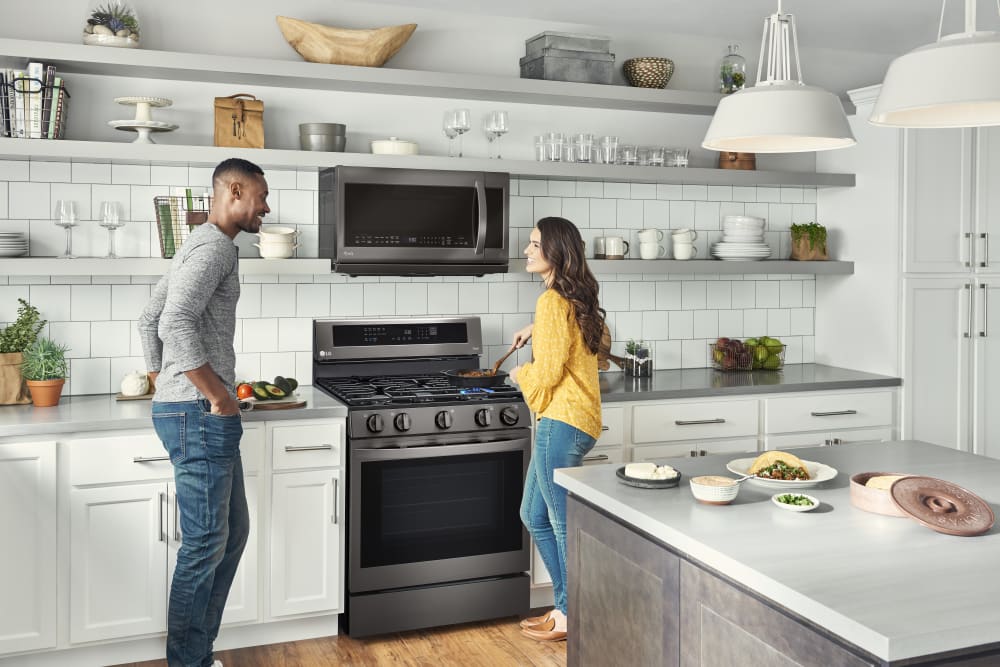 LG 5.8 CF / 30" Gas Range, InstaView, True Convection, ThinQ - Black Stainless LRGL5825D LG 5.8 CF / 30" Gas Range, InstaView, True Convection, ThinQ - Black Stainless LRGL5825D