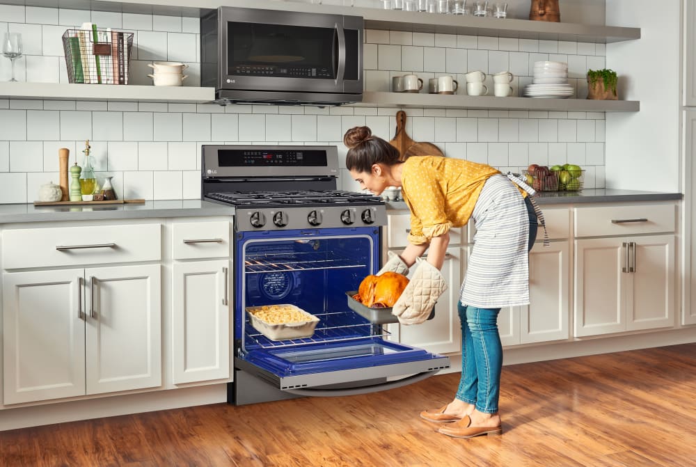 LG 5.8 CF / 30" Gas Range, InstaView, True Convection, ThinQ - Black Stainless LRGL5825D LG 5.8 CF / 30" Gas Range, InstaView, True Convection, ThinQ - Black Stainless LRGL5825D
