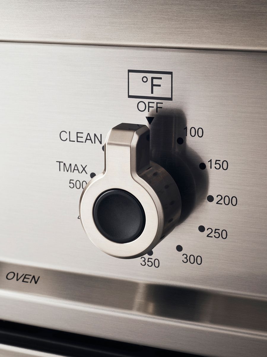 Bertazzoni | 30" Professional Series range - Electric self clean oven - 4 brass burners and 30" Microwave Oven Bundle Bertazzoni | 30" Professional Series range - Electric self clean oven - 4 brass burners and 30" Microwave Oven Bundle