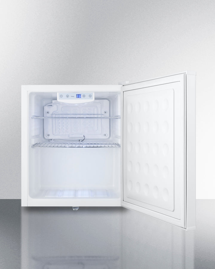 Summit Commercial - Compact Allergy-Free All-Refrigerator Summit Commercial - Compact Allergy-Free All-Refrigerator
