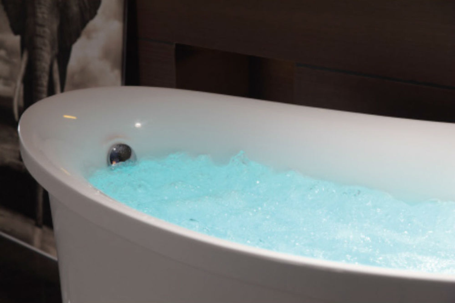 EAGO - 6 ft White Free Standing Air Bubble Bathtub | AM1800 EAGO - 6 ft White Free Standing Air Bubble Bathtub | AM1800