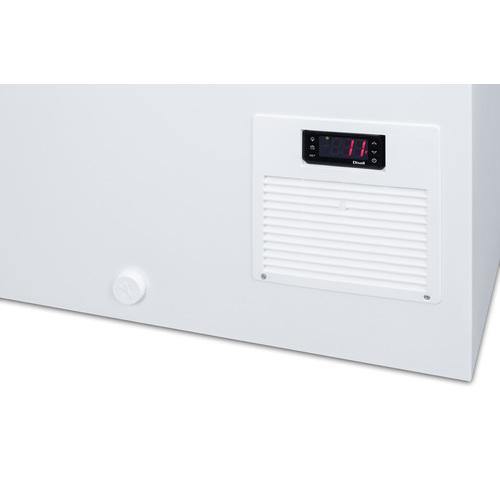 Summit Commercial Chest Freezers Commercial 30" 7.2 cu.ft. White Chest Freezer with Lock Summit Commercial Chest Freezers Commercial 30" 7.2 cu.ft. White Chest Freezer with Lock