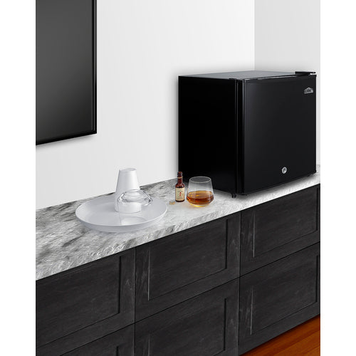 Summit - Compact solid door minibar in black with front lock - MB41B