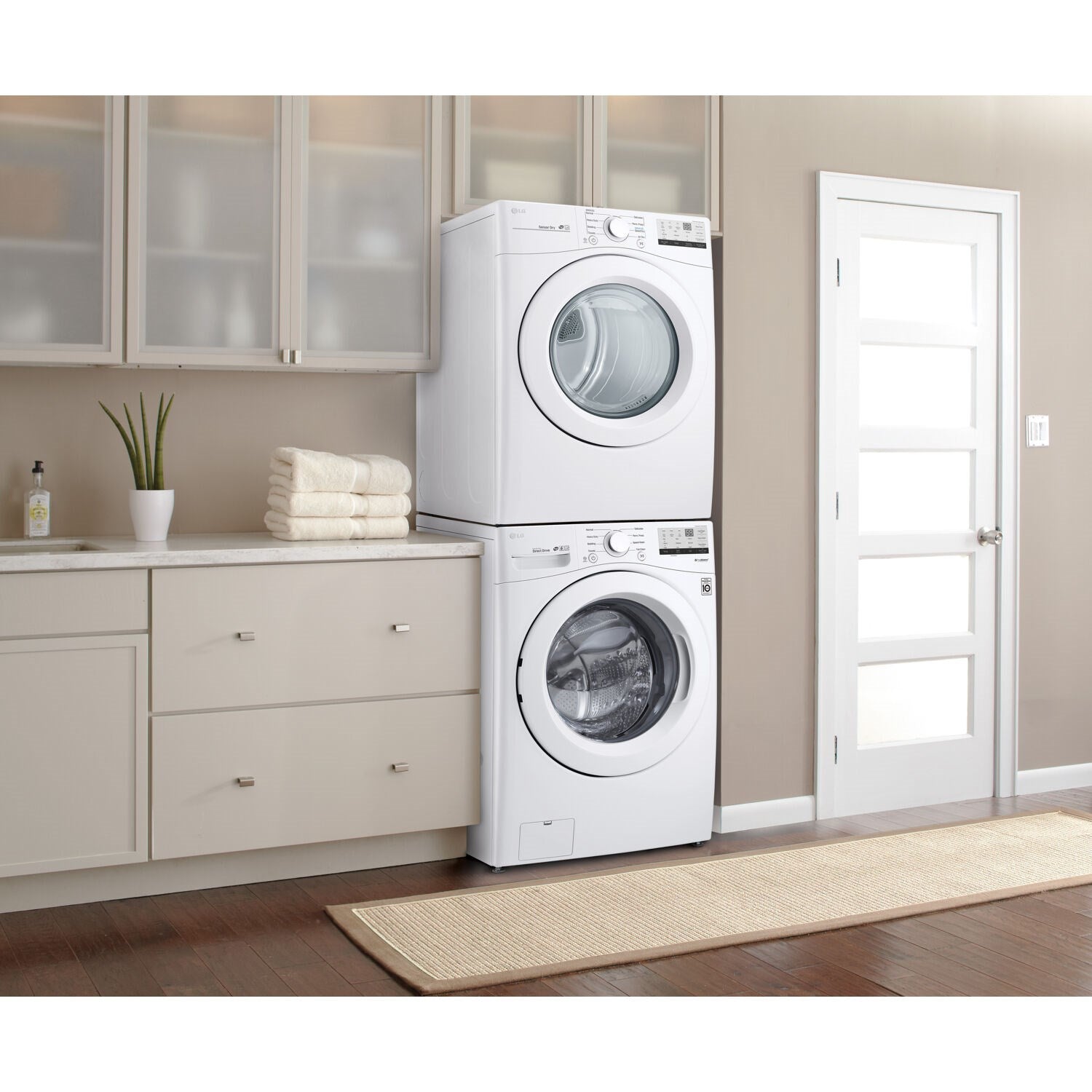LG - 7.4 cu. ft. Ultra Large Capacity White Vented Smart Gas Dryer with Sensor Dry | DLG3401W